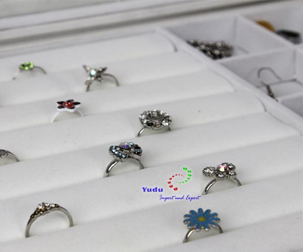 Schmuckkasten Schmucklade Schaukasten Schmuckdisplay Glasdeckel für Ringe mit 12 Fächern weiss