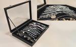 Schmuckkasten Schmucklade Schaukasten Schmuckdisplay mit Glasdeckel für für Ketten/Armbänder schwarz